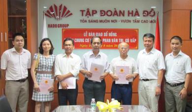 TẬP ĐOÀN HÀ ĐÔ TRAO GIẤY CHỨNG NHẬN QUYỀN SỞ HỮU CĂN HỘ CHO CÁC HỘ DÂN TẠI KHU CHUNG CƯ Z751 – Q. GÒ VẤP – TP. HỒ CHÍ MINH