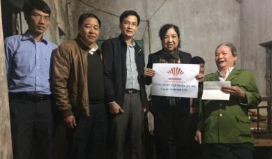 Ha Do Group's union supports disadvantaged families in Nam Dinh