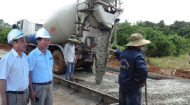 Chủ tịch HĐQT kiêm Tổng Giám đốc Nguyễn Trọng Thông đi kiểm tra công trình tại huyện đảo Phú Quốc - Kiên Giang