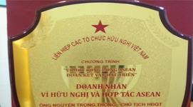  Ông Nguyễn Trọng Thông – Chủ tịch HĐQT kiêm Tổng Giám đốc Tập đoàn Hà Đô vinh dự nhận danh hiệu “Doanh nhân Asean tiêu biểu 2015”